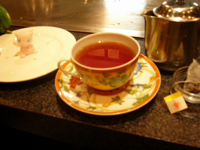 何気に紅茶のティーパックにもジオンマークが・・・