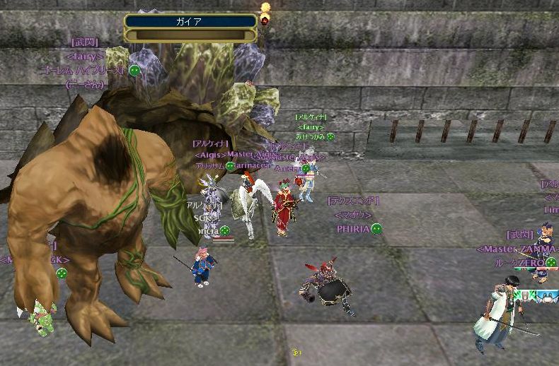 せっちゃんがゴーレムに捕まれてだらんとしてるように見える。