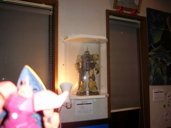 今回はシャアザクです