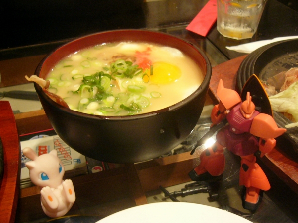 食べてたらいつのまにかアッガイ見失いました、ステルスか！